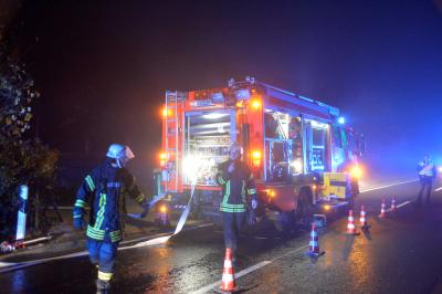 Gartenhausbrand am Oberhof sorgt fuer Strassensperrung